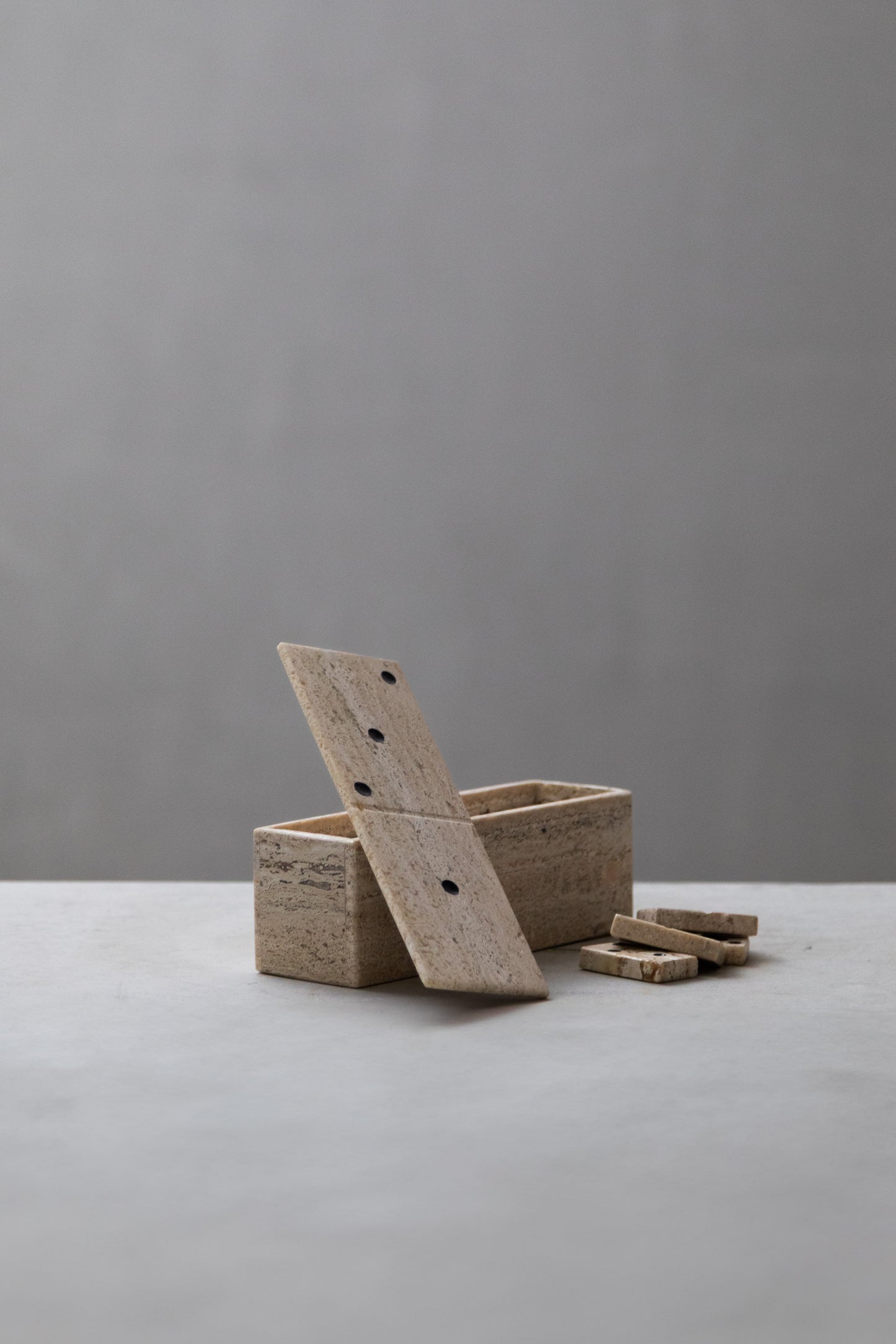 Domino Travertino