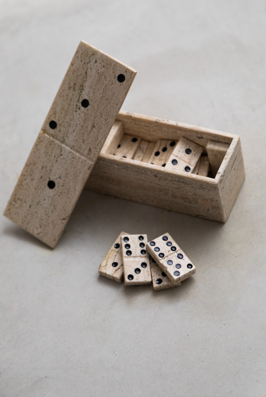 Domino Travertino